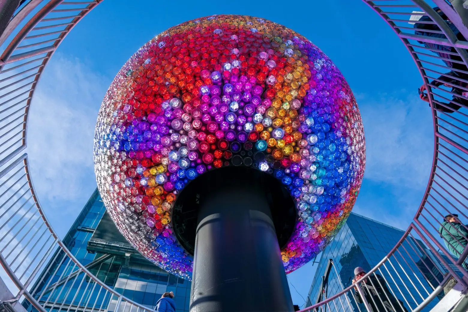 The story behind Times Square's iconic New Year ball - Sigmalive English